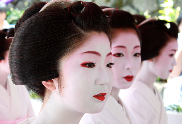 Geisha-Make-Up-Looks8